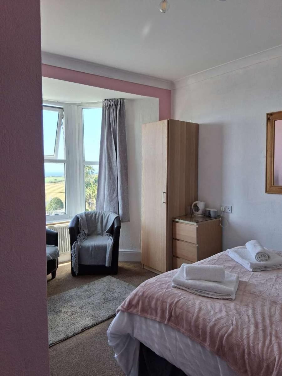 The Mounts Bay Inn Мълиън Екстериор снимка